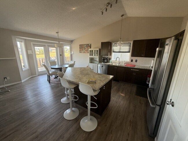 Building Photo - 4610-4662 62 Ave