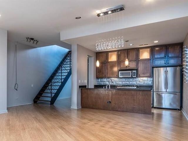 Foto del edificio - 18 W Georgia Ave