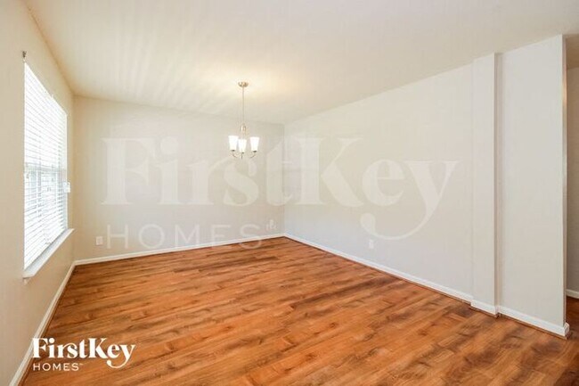 Building Photo - 219 Taylors Landing Ave