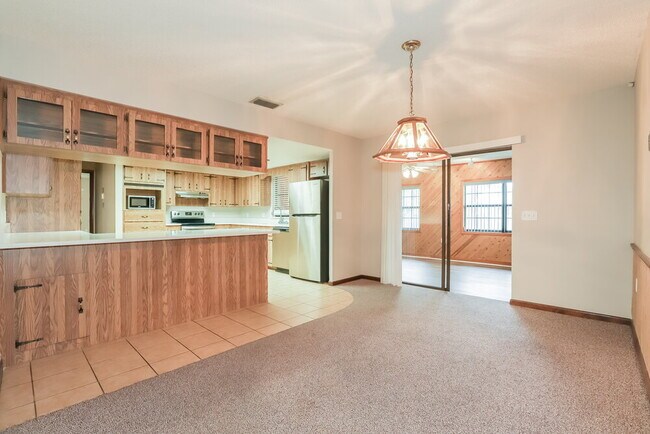 Foto del edificio - 7606 Mather Rd N