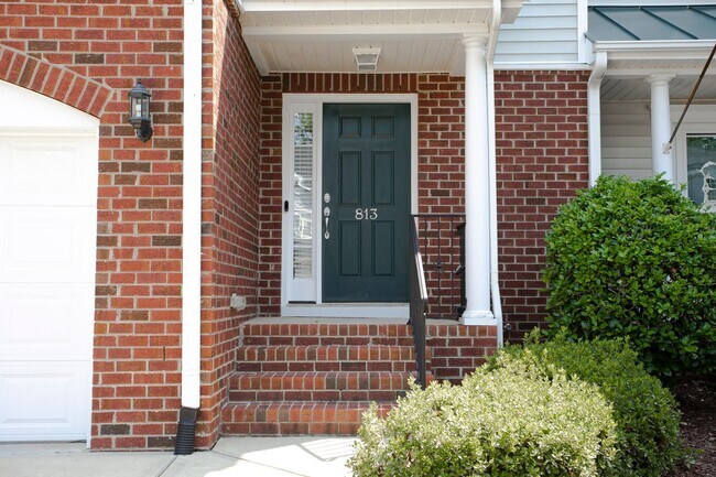 Foto del edificio - Beautiful 3 Bedroom/ 2.5 Bath Townhome in Northern Durham! Available Now!