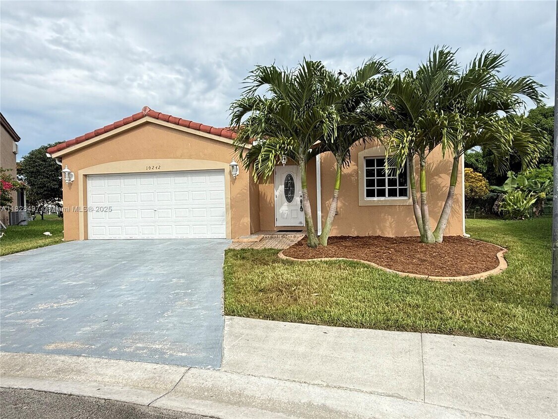 Primary Photo - 10242 SW 24th St