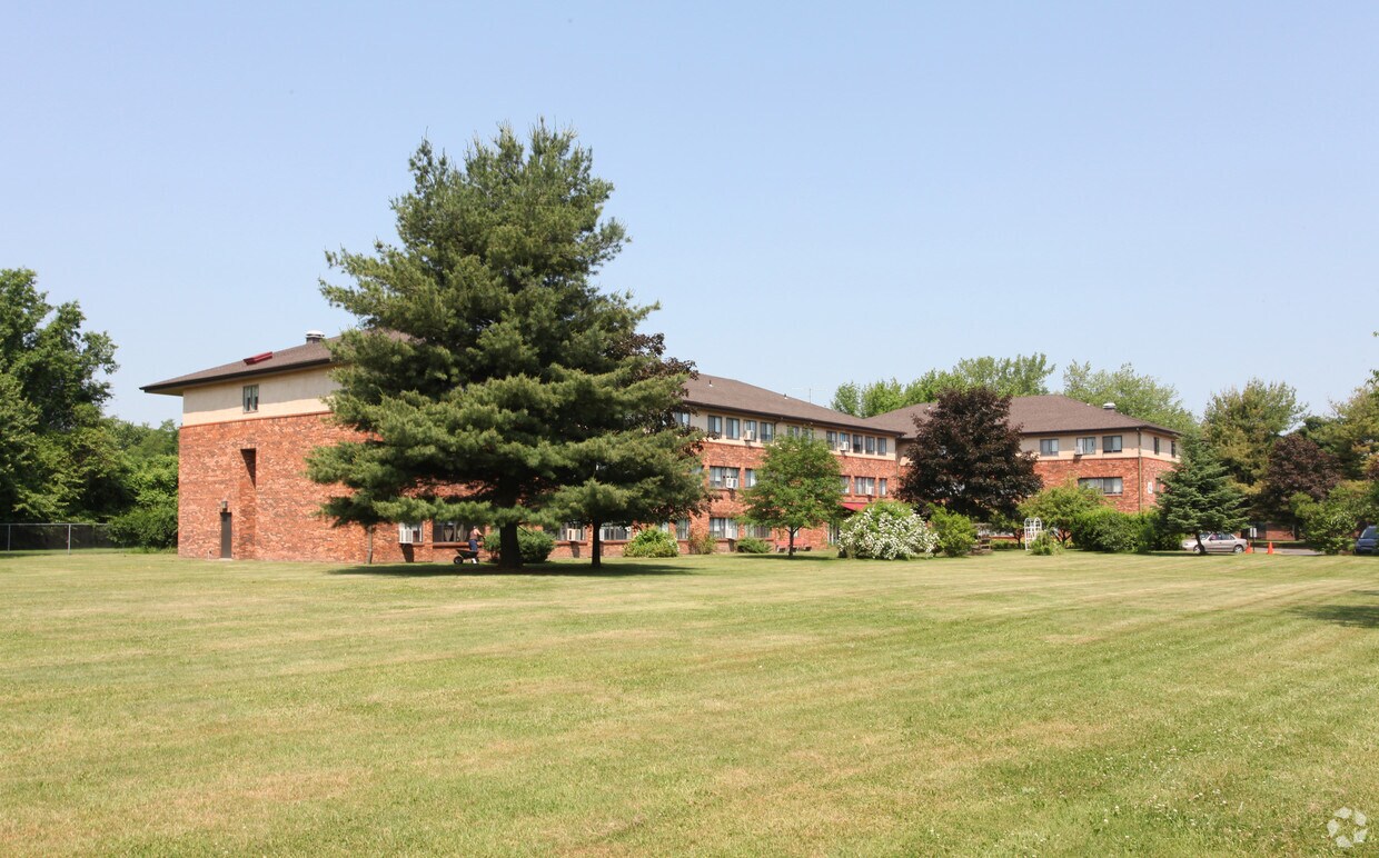 Building Photo - St Elizabeth Manor