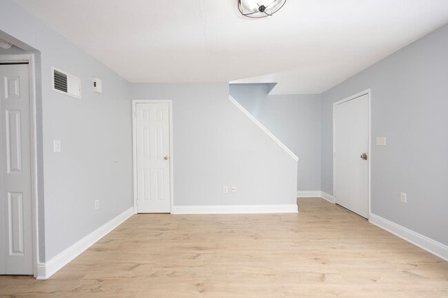 Building Photo - 1421 E Caracas Ave