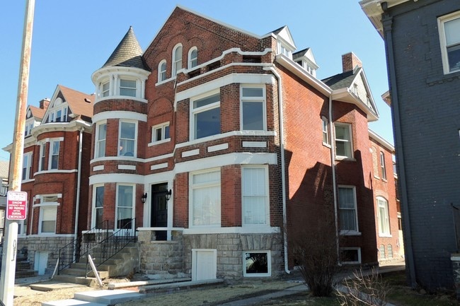 Building Photo - 445 W Forest Ave