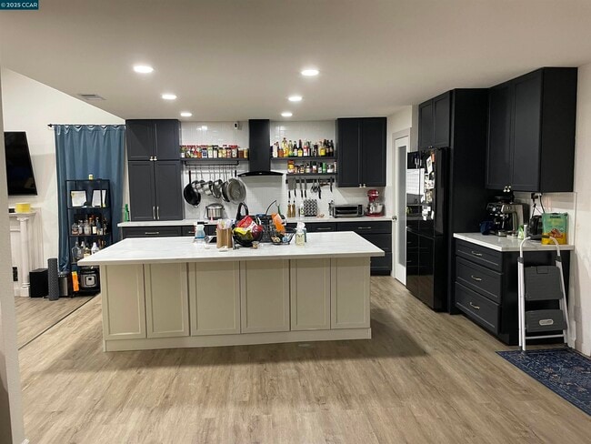Foto del edificio - 2347 Pinnacle Dr