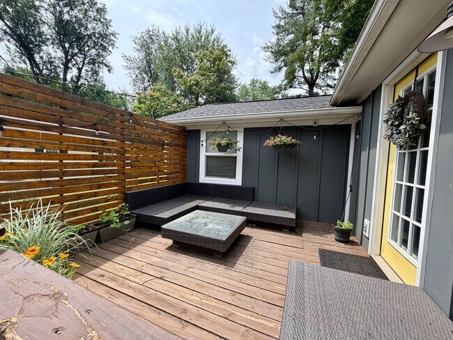 Foto del edificio - 320 1/2 Meade Avenue - Pet friendly Home with a Large Fenced in Yard!