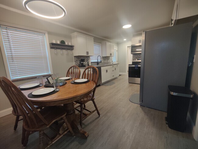 Foto del edificio - 220 E Hendron Chapel Rd