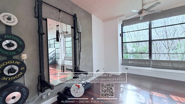 Foto del edificio - Sunny loft with in unit gym, heated floors in bathroom, contemporary kitchen, and includes water/...