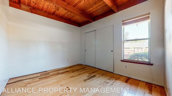 Foto del edificio - 3 br, 2 bath House - 72 Kingston Lane (Way