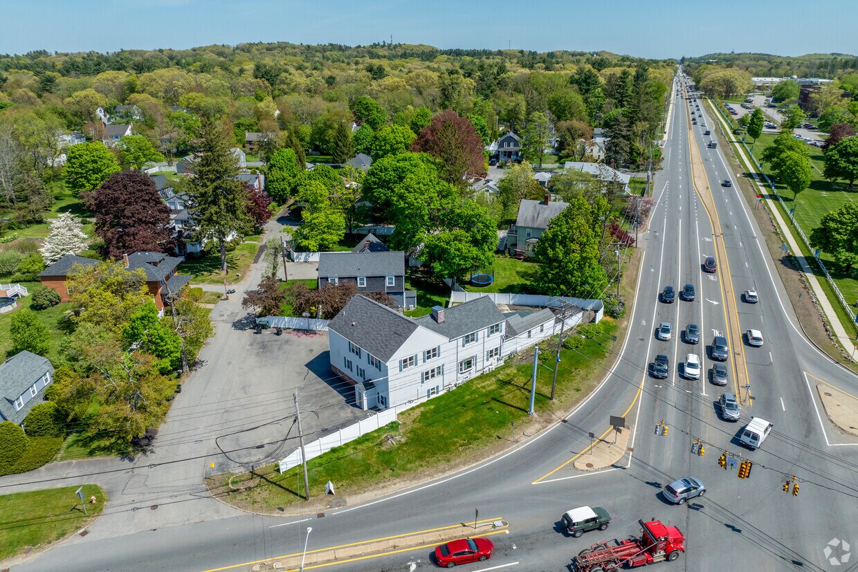 246 Turnpike está ubicado en North Andover, MA. - 246 Turnpike St