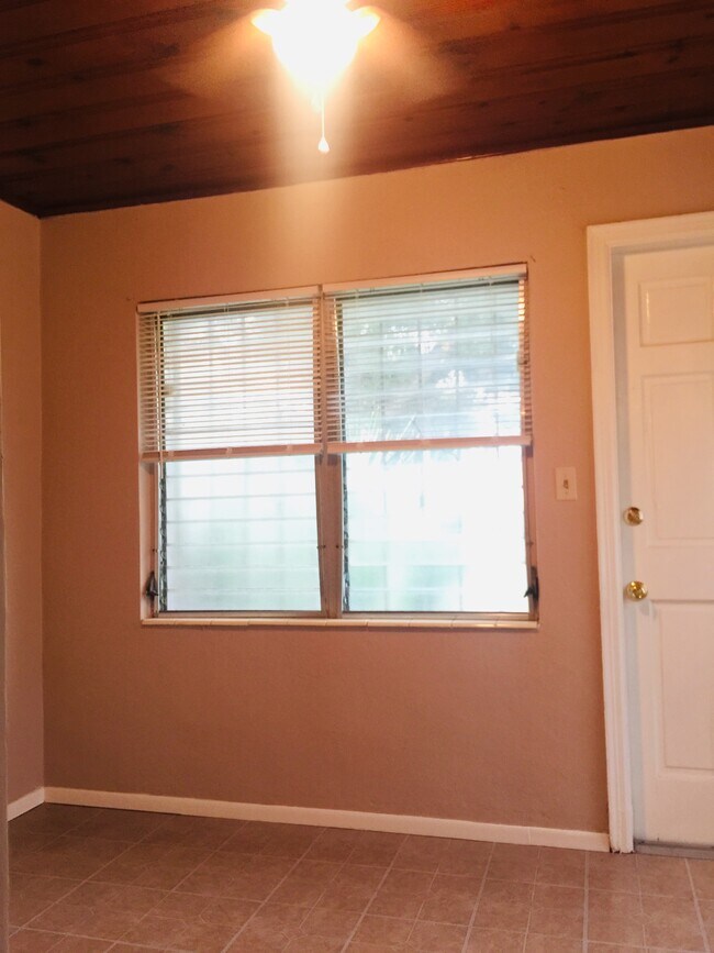 3rd bedroom/office or guest room with wood ceiling. cozy . - 1718 Freeman St S