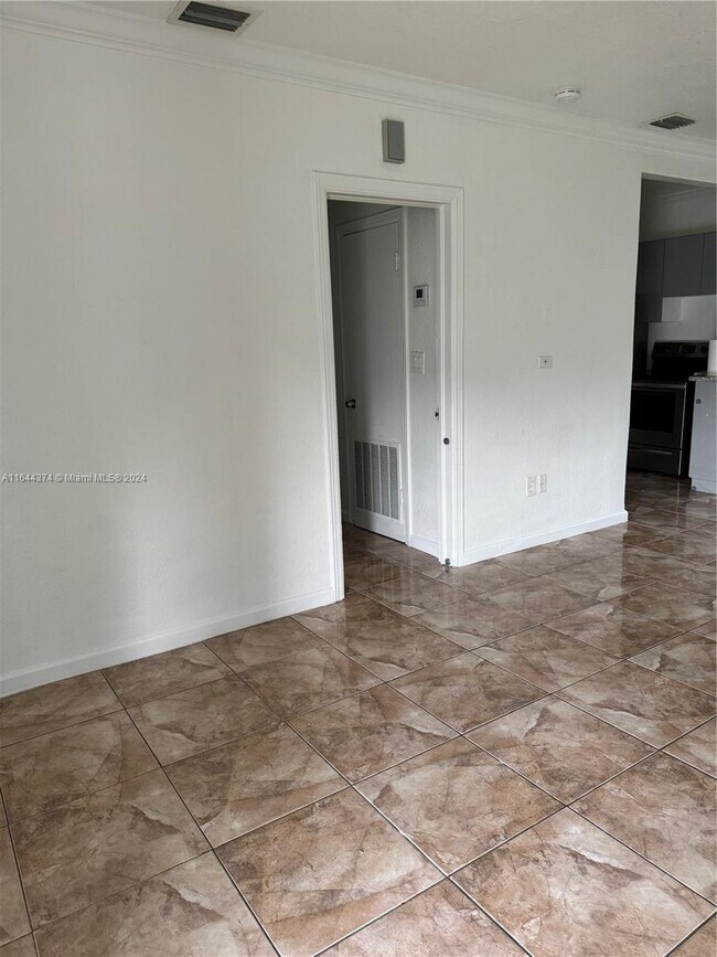 Foto del edificio - 620 NE 139th St