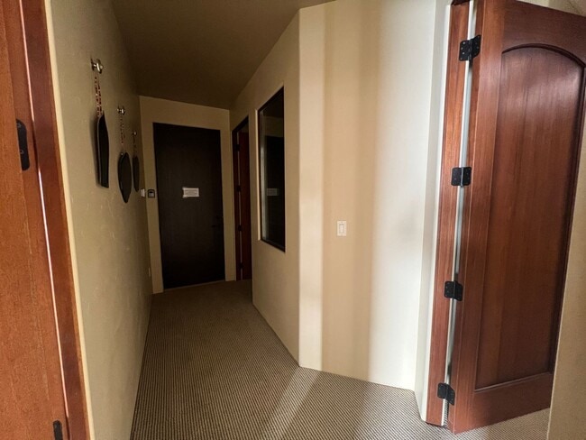 Foto del edificio - Large 1 bed / 1 bath Condo on North End of...