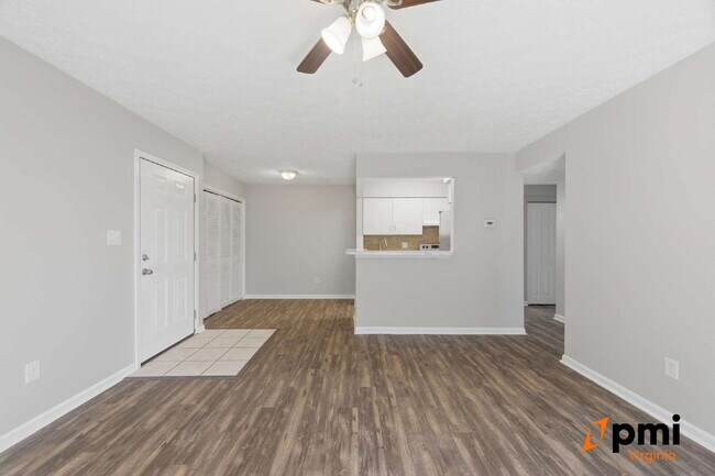 Building Photo - GATED COMMUNITY FULLY RENOVATED 1 BED 1 BATH WITH BALCONY AND POOL