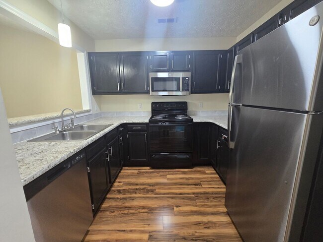 Foto del edificio - 3411-C Lainey Dr ~ McPherson Green