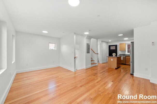 Foto del edificio - Renovated 3 bed 2.5 bath in Cambridge