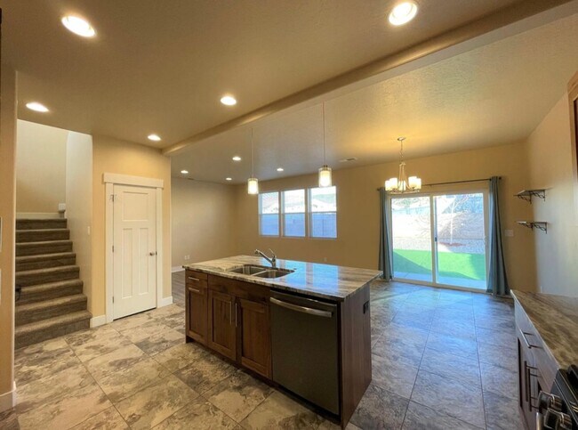 Building Photo - 873 S 110 W