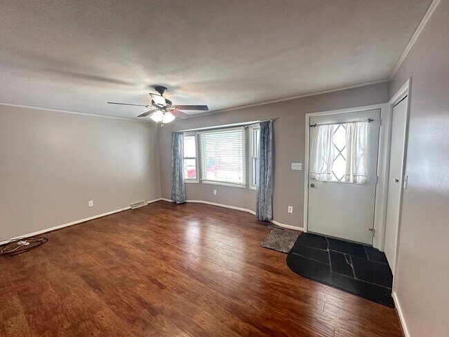 Building Photo - 520 Oakhurst Ave NW