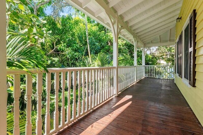 Foto del edificio - 220 George Bush Blvd