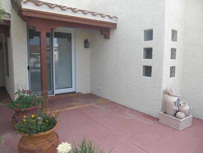 Foto del edificio - 8008 Lava Reach Ave NW