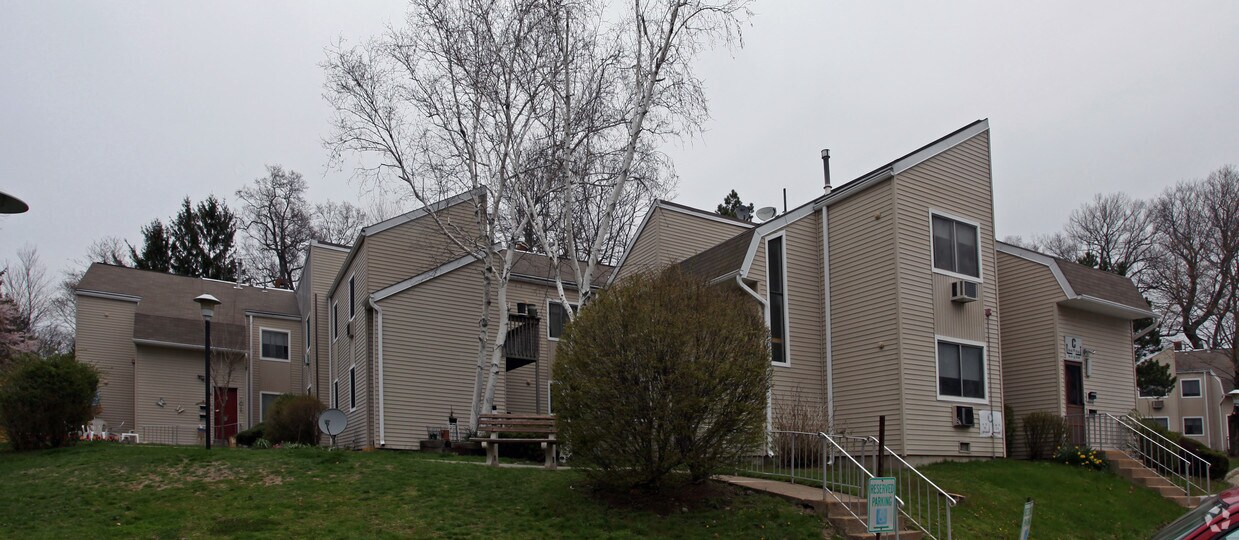 Ramapo Apartments at Catamount Apartments in Spring Valley, NY