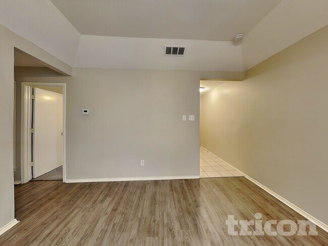 Foto del edificio - 5708 Woodsetter Ct