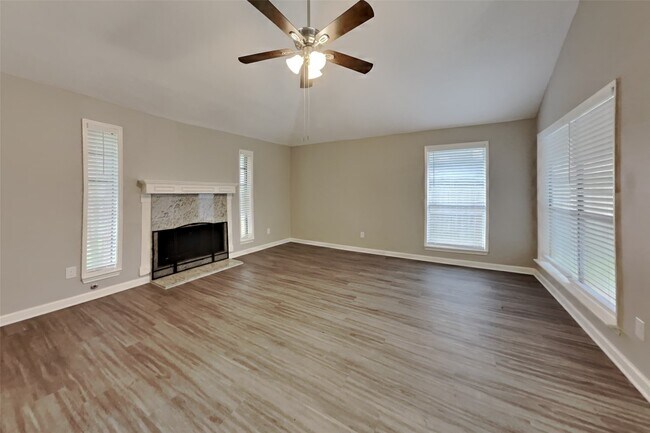 Foto del edificio - 4935 Northfork Dr