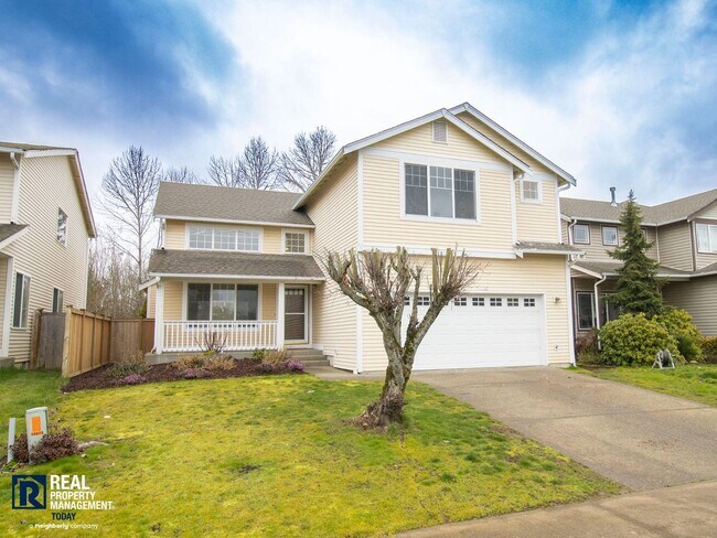 Foto del edificio - Spacious 3-Bedroom Home with Vaulted Ceilings, Fenced Yard & 2-Car Garage in Puyallup!!