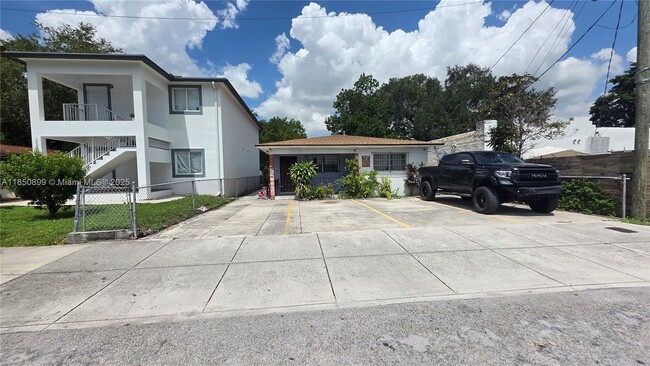 Foto del edificio - 2660 NW 23rd Ave