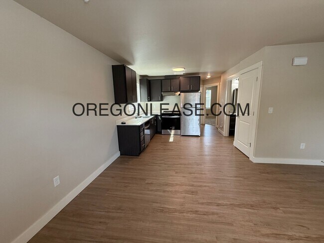 Building Photo - Newer 2-Bedroom Apartment located off Jasper rd in South Springfield