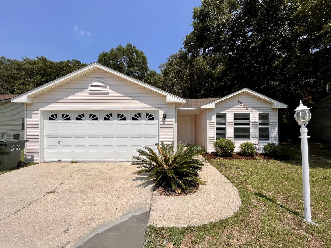5908 Savannah Dr, Milton, FL 32570 House Rental in Milton, FL