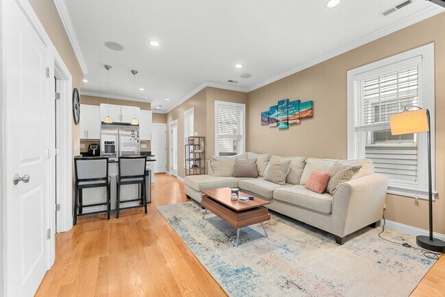 Foto del edificio - 619 E 3rd St