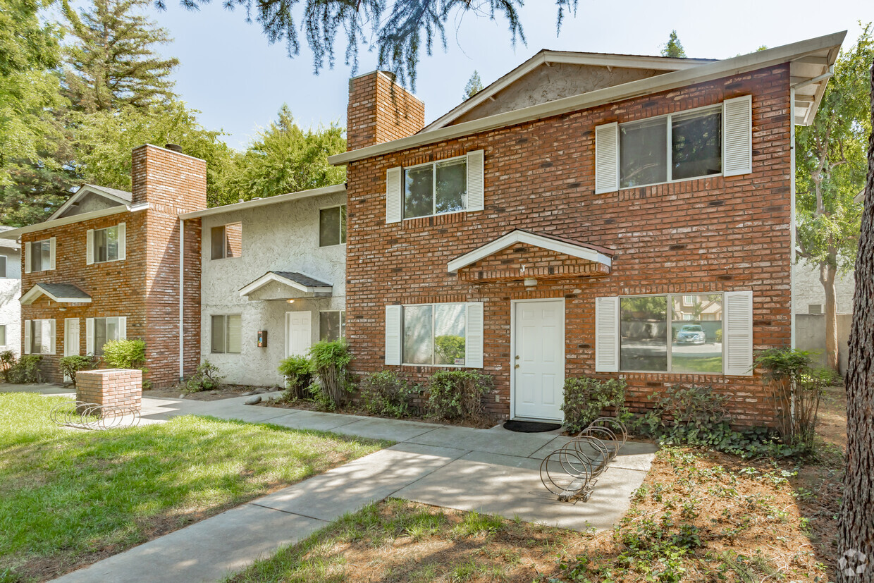 Primary Photo - Regency Townhomes