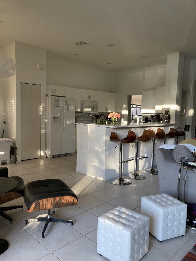 Foto del edificio - 4382 Fox Ridge Dr