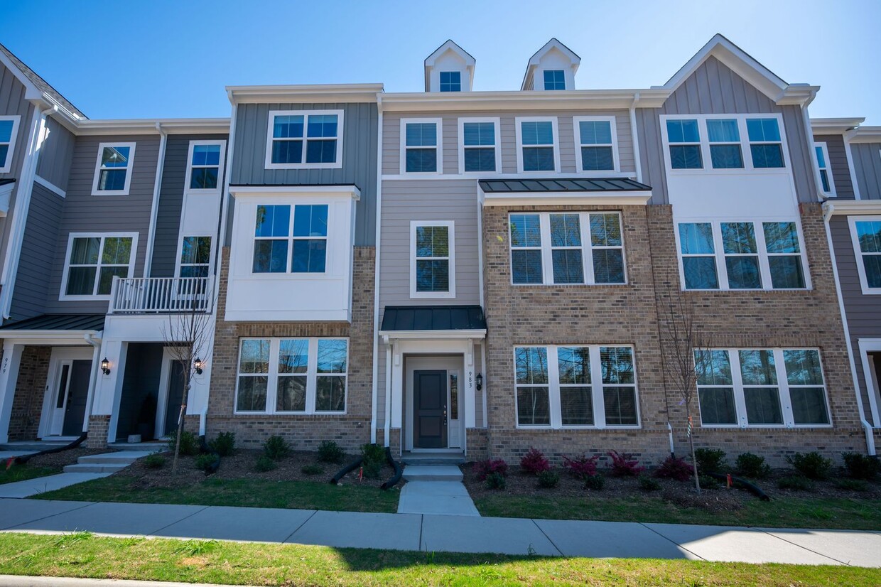 Primary Photo - Beautiful 3-story townhome with 2 car gara...