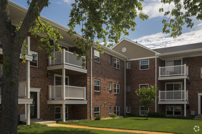 Building Photo - Bayview Court Apartments