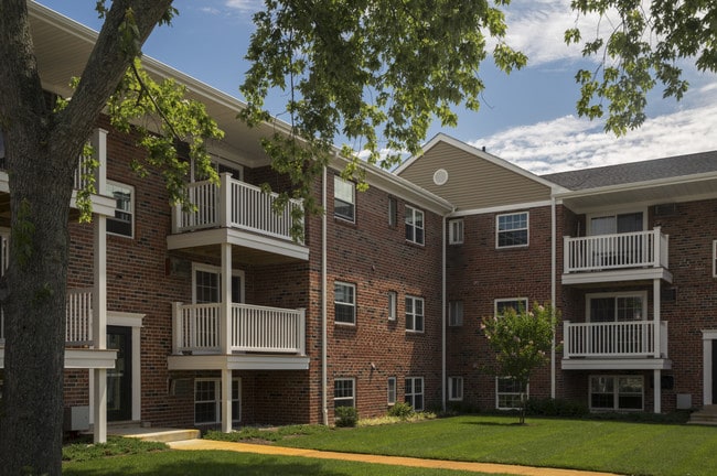 Building Photo - Bayview Court Apartments