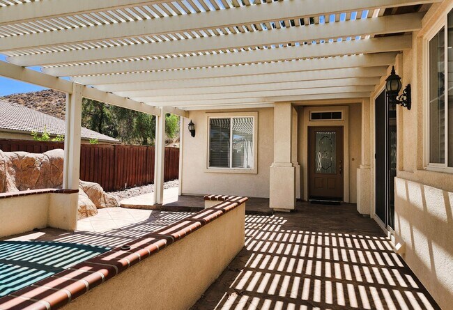 Foto del edificio - Gorgeous 4BD, 2.5BA, Four Seasons at Hemet...
