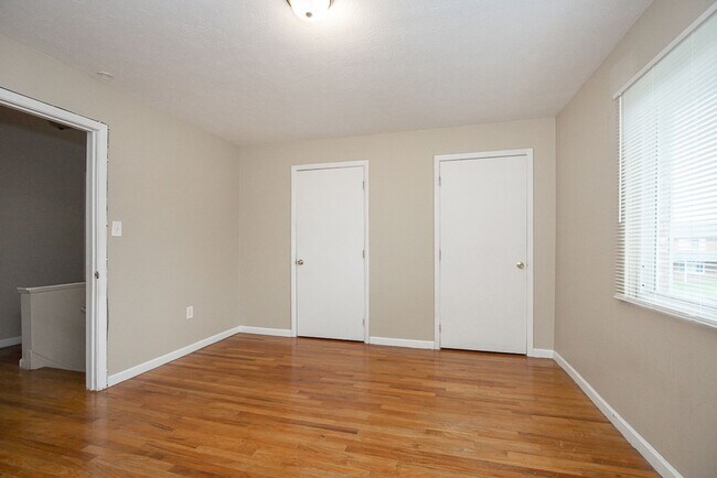 Foto del edificio - 2 BED 1.5 BATH CONDO IN WARRENSVILLE HEIGHTS!