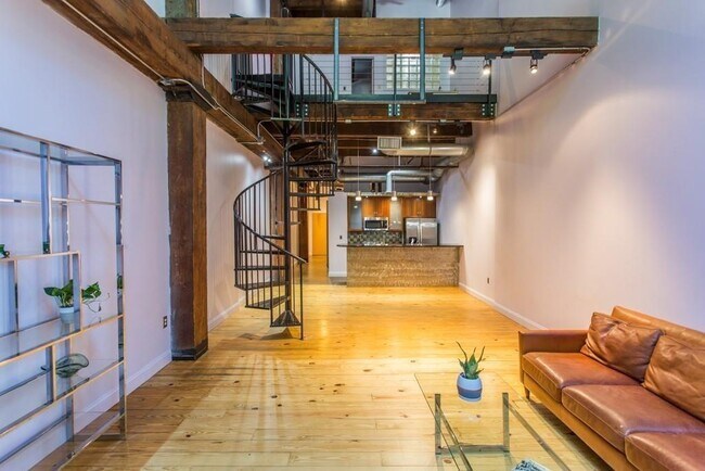 Building Photo - 326 Nelson St SW