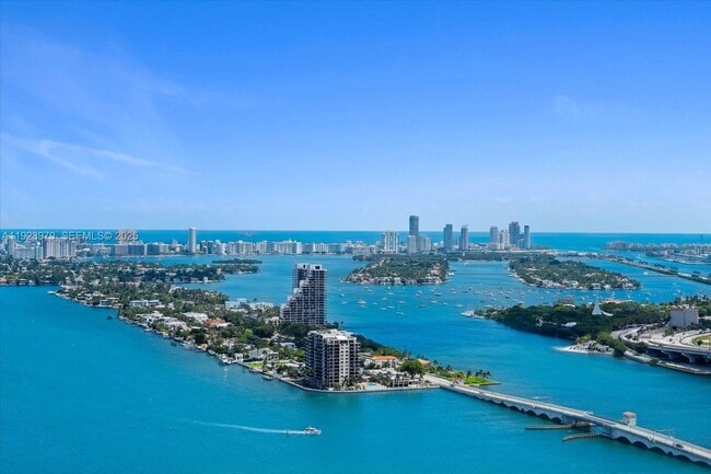 Foto del edificio - 488 NE 18th St