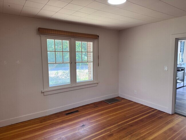 Building Photo - 280 3rd St