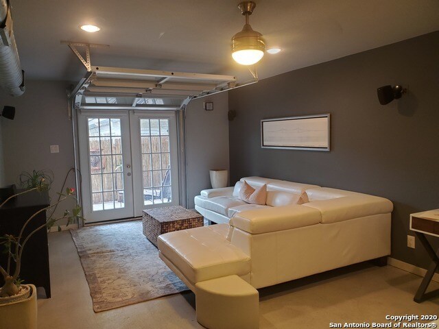 Foto del edificio - 8058 Broadway St