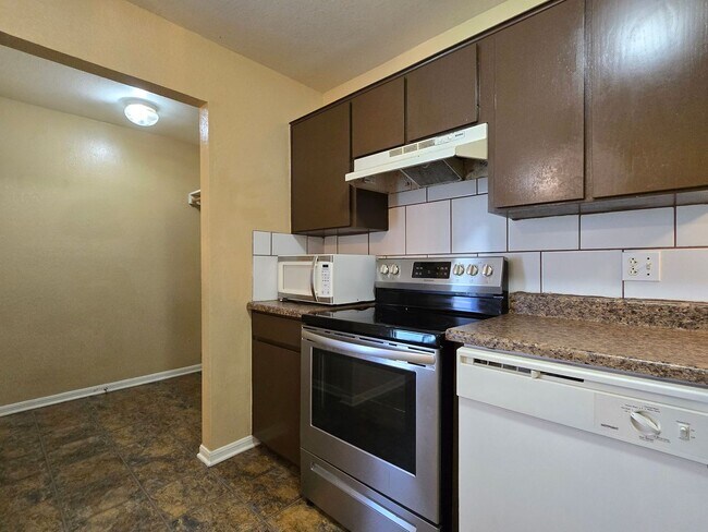 Foto del edificio - SECTION 8/HUD APPROVED - AVAILABLE NOW!