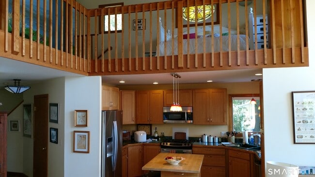 Foto del edificio - 398 Lake Rd