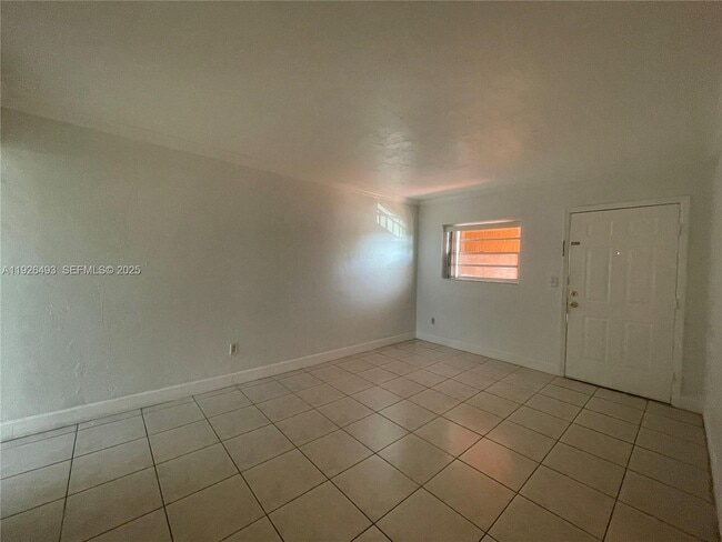 Foto del edificio - 1245 W 24th St