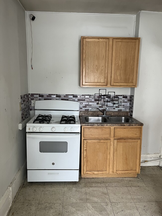 Building Photo - 617 Maryland Ave E