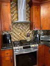 Building Photo - 1020 S San Marino Way