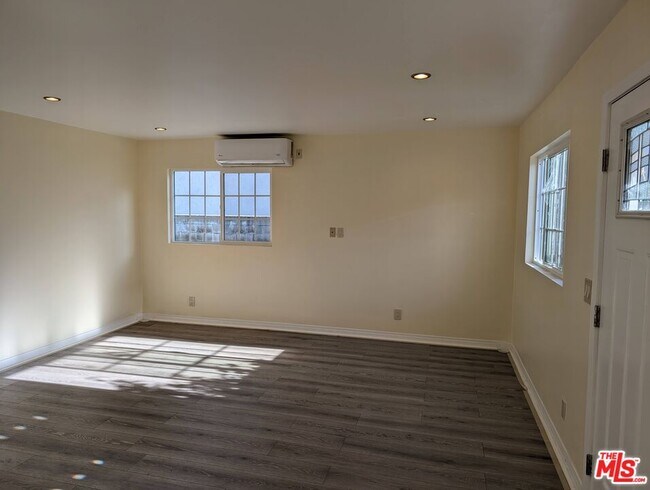 Foto del edificio - 4064 Redwood Ave